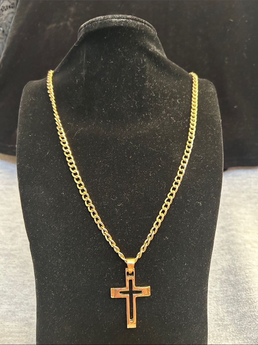 Elegant Gold Tone Cross With Gold Tone Chain